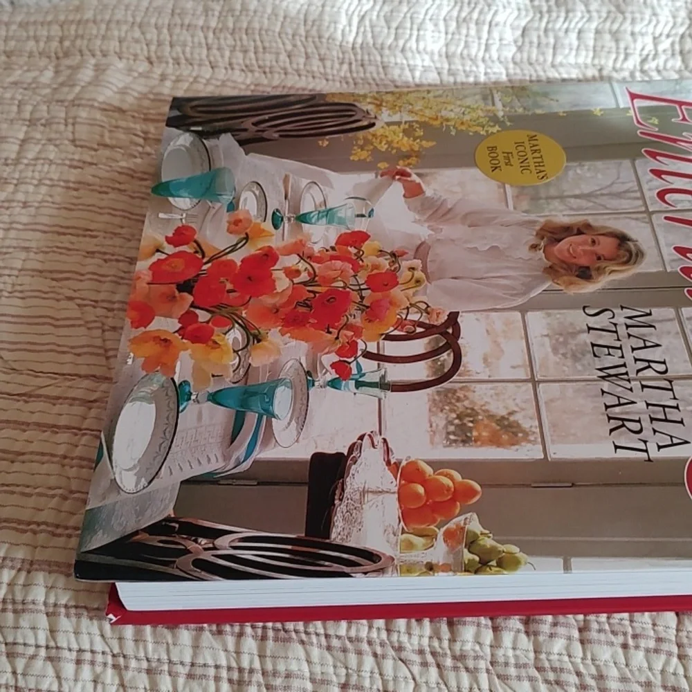 Martha Stewart Entertaining Book New!